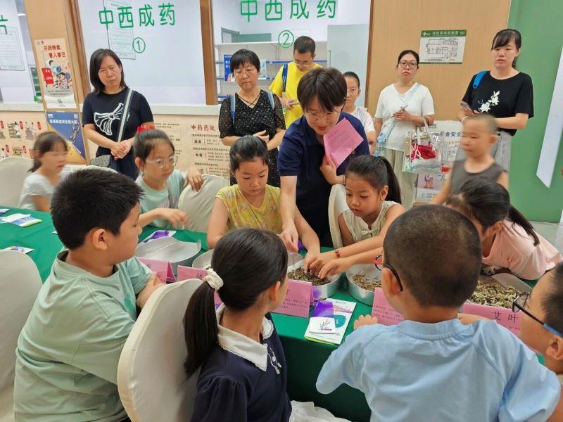 挺脊梁,正少年|中医药研学走进直乐医院